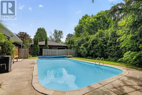 2 Birdstone Avenue Ottawa ON K2S 0S2