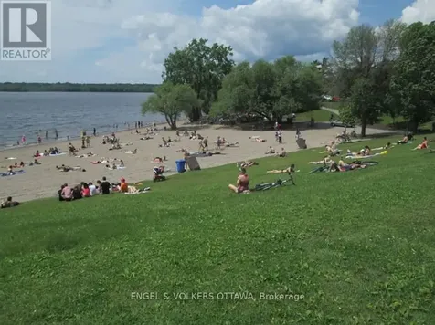 281 Kirchoffer Ottawa ON K2A 1Y1