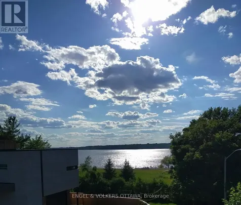 281 Kirchoffer Ottawa ON K2A 1Y1
