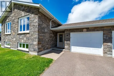 3 Nile Street Petawawa ON K8H 0E8