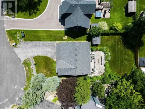 104 Laurie's Court Blue Mountains ON L9Y 0L4