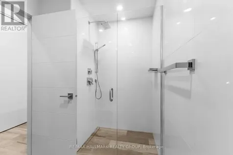 201 Maclaren Street Ottawa ON K2P 0L4