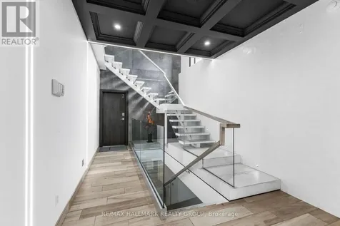 201 Maclaren Street Ottawa ON K2P 0L4