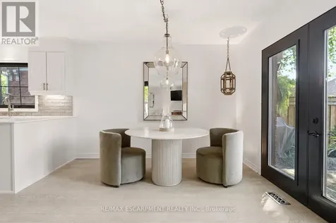 329 Plains Road West Burlington (bayview) ON L7T 1G1