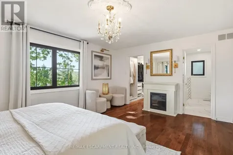 329 Plains Road West Burlington (bayview) ON L7T 1G1