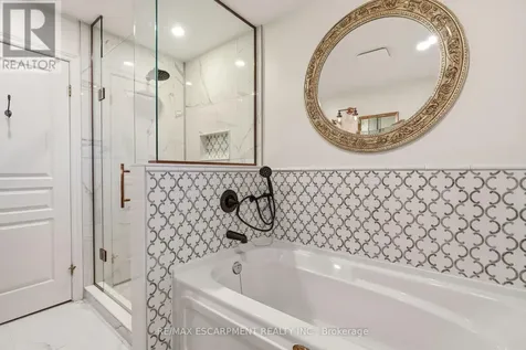 329 Plains Road West Burlington (bayview) ON L7T 1G1