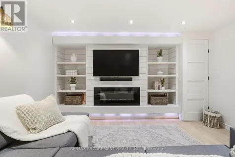 329 Plains Road West Burlington (bayview) ON L7T 1G1
