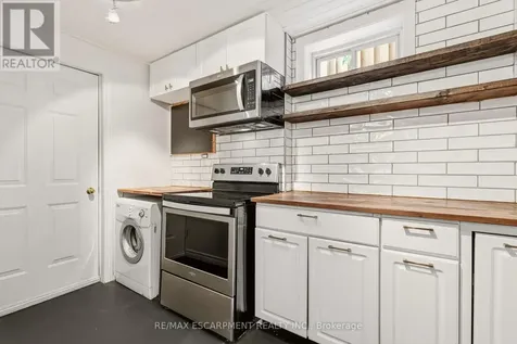 329 Plains Road West Burlington (bayview) ON L7T 1G1