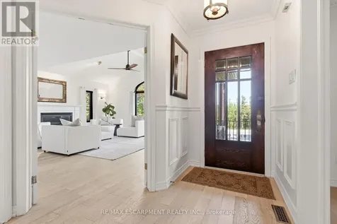 329 Plains Road West Burlington (bayview) ON L7T 1G1