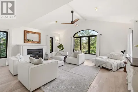 329 Plains Road West Burlington (bayview) ON L7T 1G1