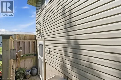 446 Scholfield Avenue North Welland ON L3B 1N2