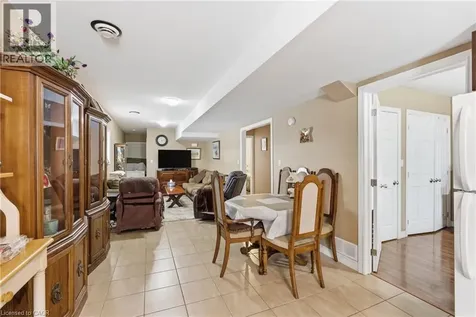 446 Scholfield Avenue North Welland ON L3B 1N2
