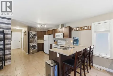 446 Scholfield Avenue North Welland ON L3B 1N2