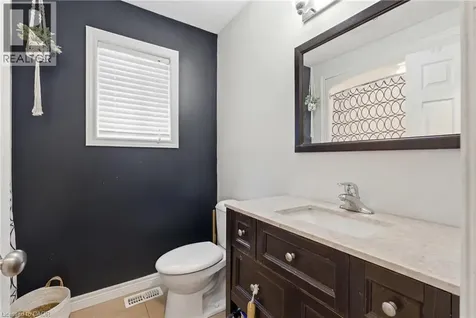 446 Scholfield Avenue North Welland ON L3B 1N2