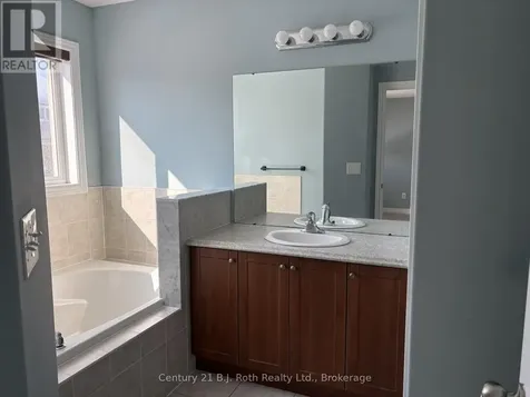 34 Pearl Drive Orillia ON L3V 0A5