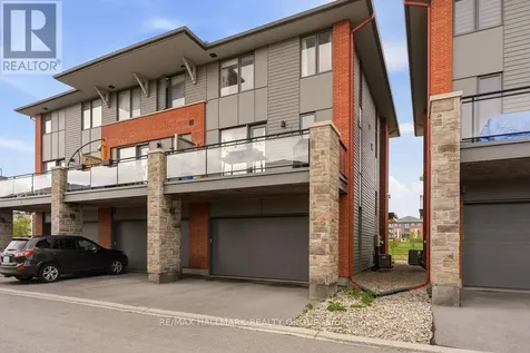854 Mikinak Road Ottawa ON K1K 4Z4