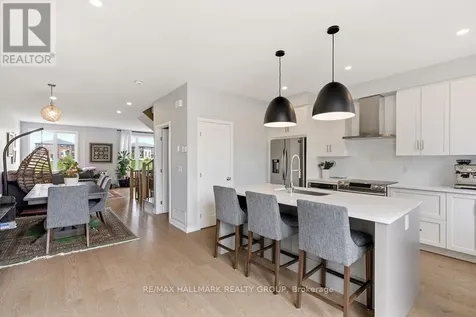 854 Mikinak Road Ottawa ON K1K 4Z4