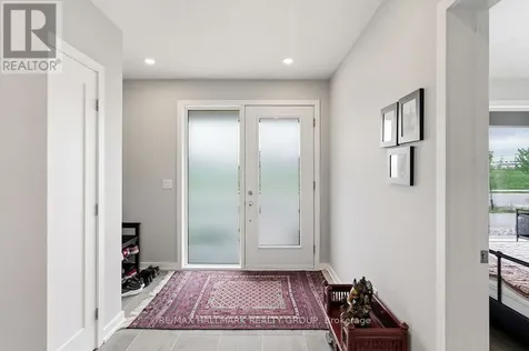 854 Mikinak Road Ottawa ON K1K 4Z4