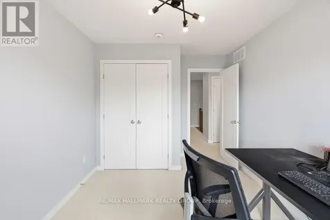 854 Mikinak Road Ottawa ON K1K 4Z4