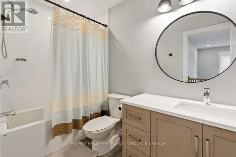 854 Mikinak Road Ottawa ON K1K 4Z4