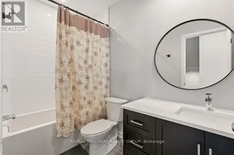 854 Mikinak Road Ottawa ON K1K 4Z4