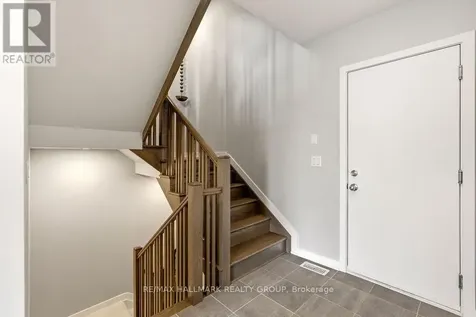 854 Mikinak Road Ottawa ON K1K 4Z4