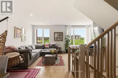 854 Mikinak Road Ottawa ON K1K 4Z4