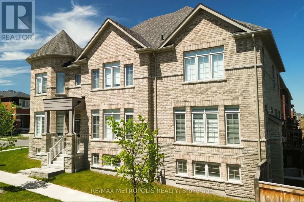 2425 Hibiscus Drive Pickering ON L1X 0H1
