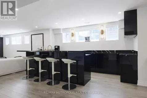 2425 Hibiscus Drive Pickering ON L1X 0H1