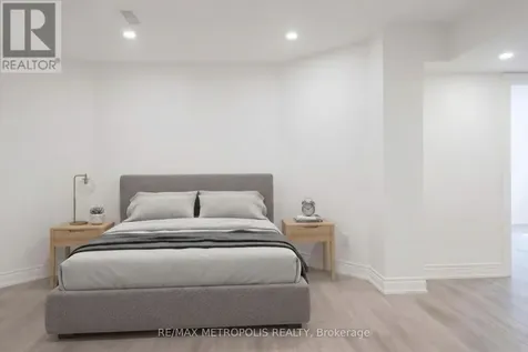 2425 Hibiscus Drive Pickering ON L1X 0H1