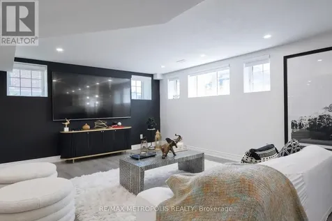 2425 Hibiscus Drive Pickering ON L1X 0H1