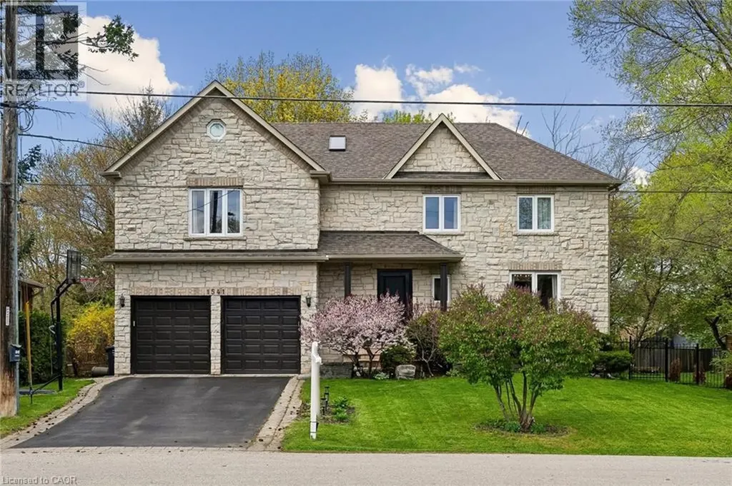 1541 Garnet Avenue Mississauga ON L5G 4C7