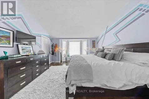 24 Hackett Street Ottawa ON K1V 0P7