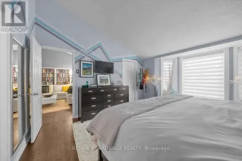 24 Hackett Street Ottawa ON K1V 0P7