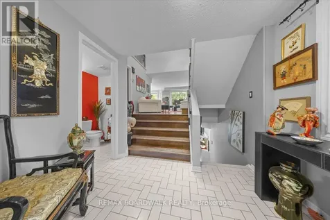 24 Hackett Street Ottawa ON K1V 0P7
