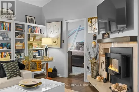 24 Hackett Street Ottawa ON K1V 0P7