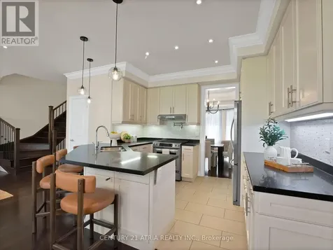 33 Bloorview Place Toronto (don Valley Village) ON M2J 0B2