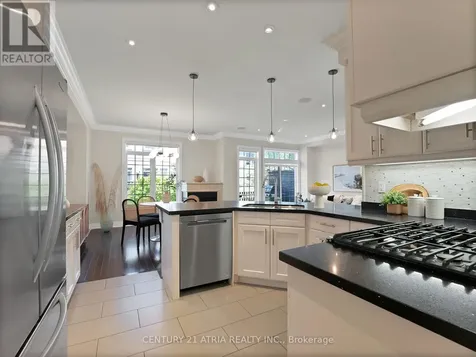33 Bloorview Place Toronto (don Valley Village) ON M2J 0B2