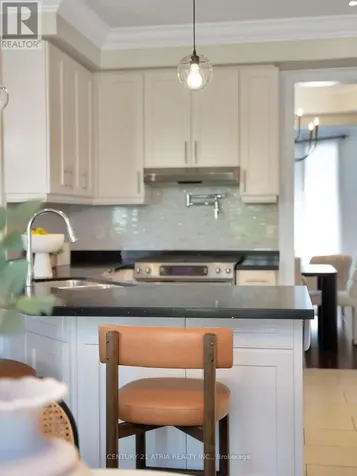 33 Bloorview Place Toronto (don Valley Village) ON M2J 0B2