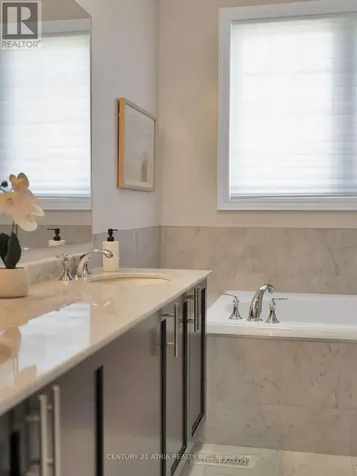 33 Bloorview Place Toronto (don Valley Village) ON M2J 0B2