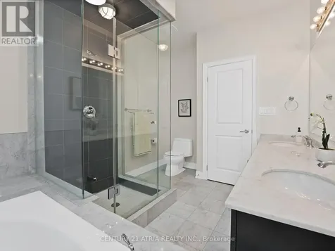 33 Bloorview Place Toronto (don Valley Village) ON M2J 0B2