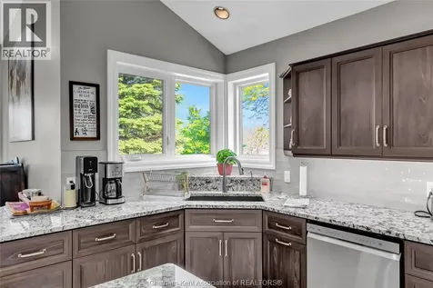 10691 Lakeview Drive Chatham ON N7M 5J3