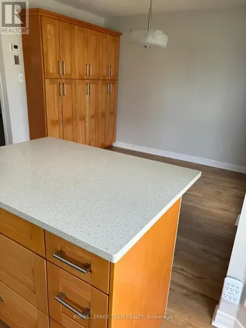 30 Mcdermot Court Ottawa ON K2L 3V3