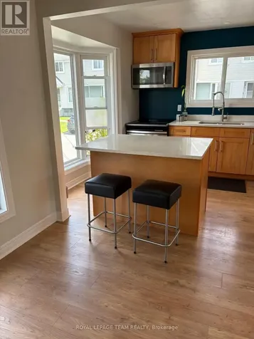 30 Mcdermot Court Ottawa ON K2L 3V3