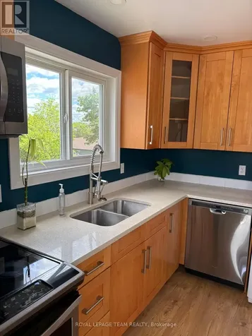 30 Mcdermot Court Ottawa ON K2L 3V3
