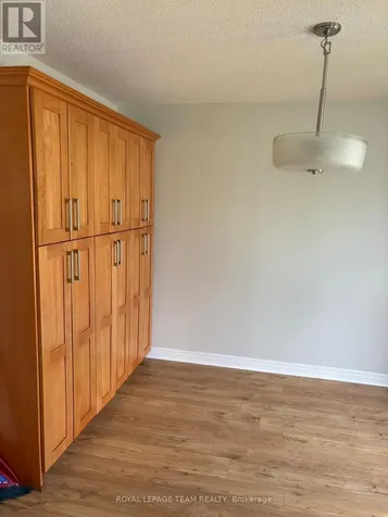 30 Mcdermot Court Ottawa ON K2L 3V3