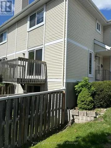 30 Mcdermot Court Ottawa ON K2L 3V3