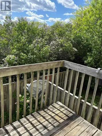 30 Mcdermot Court Ottawa ON K2L 3V3