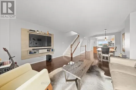 366 Crownridge Drive Ottawa ON K2M 3A4