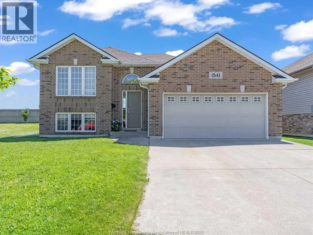 1541 Heatherglen Drive Tecumseh ON N8N 5B3